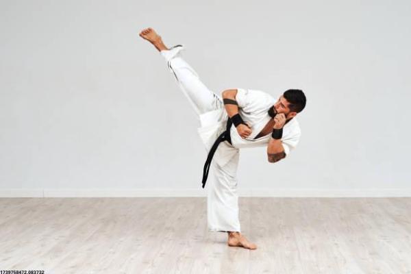 当体育比赛中意外听见玻璃声该怎么办？